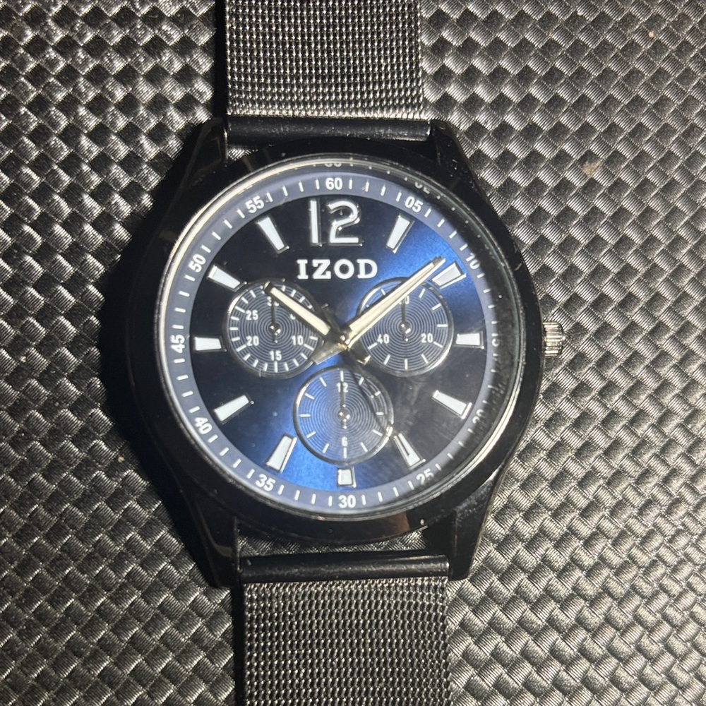 Izod Blue Dial Watch with Black Metal Mesh Strap. Japanese Movement. Like New.